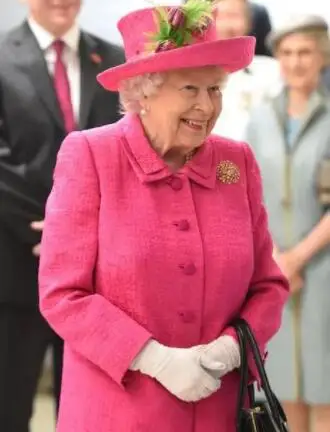 Orijinal Kutusu ile İNGILTERE Kraliçe Elizabeth II Kirky Vinil şekilli kalıp Oyuncaklar Aksiyon Figürleri
