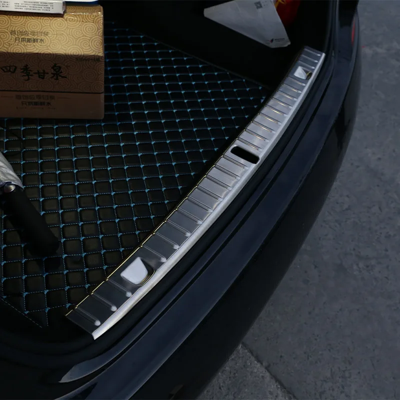 BMW 7 Serisi için G11 G12 2016-2018 Paslanmaz Çelik Araba Gövde Dahili Arka Koruma Plakası Arka Tampon Koruma el tutamağı kapağı Trim