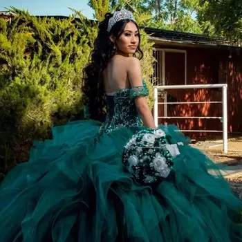 Muhteşem Zümrüt Yeşil Quinceanera Elbiseler Kristal Boncuklu Balo Meksika Kızlar Tatlı 16 Elbise Ruffles vestidos de 15 años